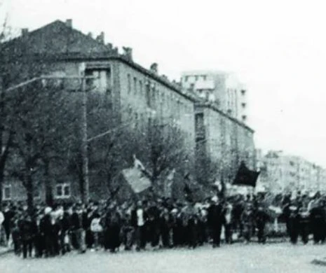 Ceasul libertății a răsunat prea devreme la Brașov acum 38 de ani. Replica dictaturii de la București a fost dură