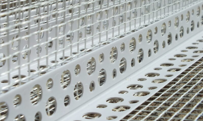 Sfaturi pentru montarea corectă a colțarului cu plasă pentru o structură durabilă