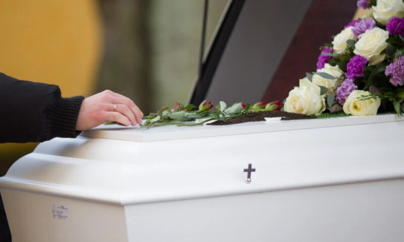 Sicriul copilei care a murit la stomatolog a fost dus acasă. Când are loc înmormântarea
