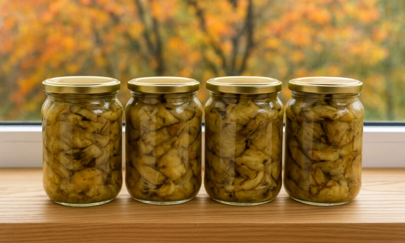 Rețeta mai puțin cunoscută de vinete coapte la borcan. Le poți păstra până anul viitor