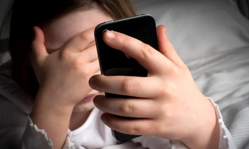 Violenţa digitală, inclusă în Codul Penal. Mesajele pentru care moldovenii ar putea să facă închisoare