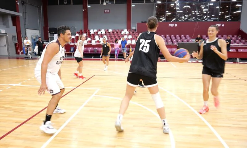 Șeful Rapidului a schimbat costumul de președinte cu echipamentul de baschet