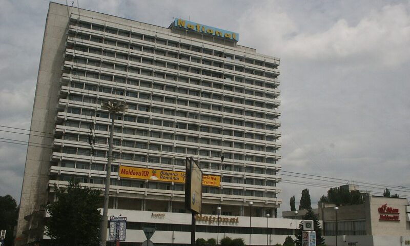 Hotelul „Naţional” - afacerea comună a lui Platon şi Plahotniuc, cu mâna uşoară a lui Igor Dodon, salvată de justiţie şi protejată de Ion Ceban