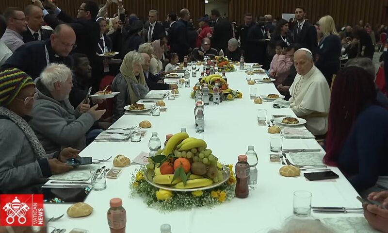 Prânzul papal, între caritate și controverse. Critici din partea activiștilor transgender