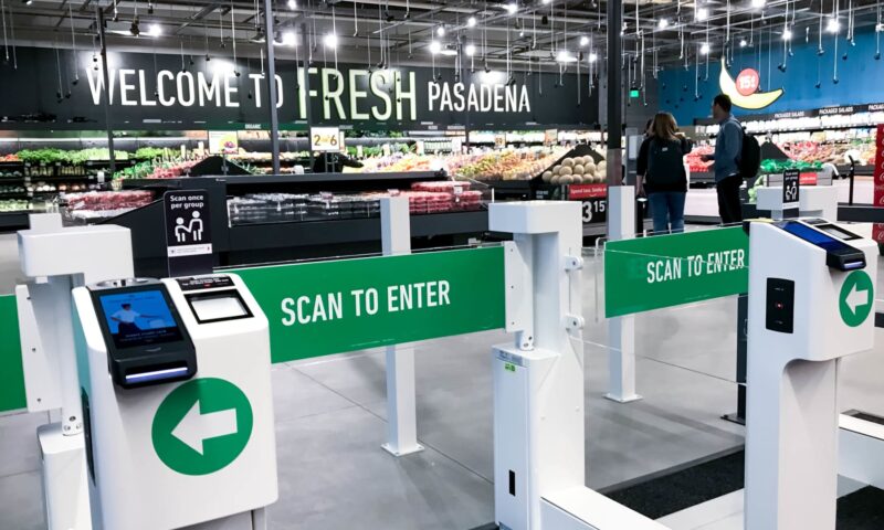 Camerele, senzorii și datele. Ce se ascunde în spatele supermarketului autonom