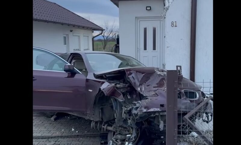 Accident de Crăciun în județul Satu Mare. Un șofer a pierdut controlul volanului și a intrat într-o casă