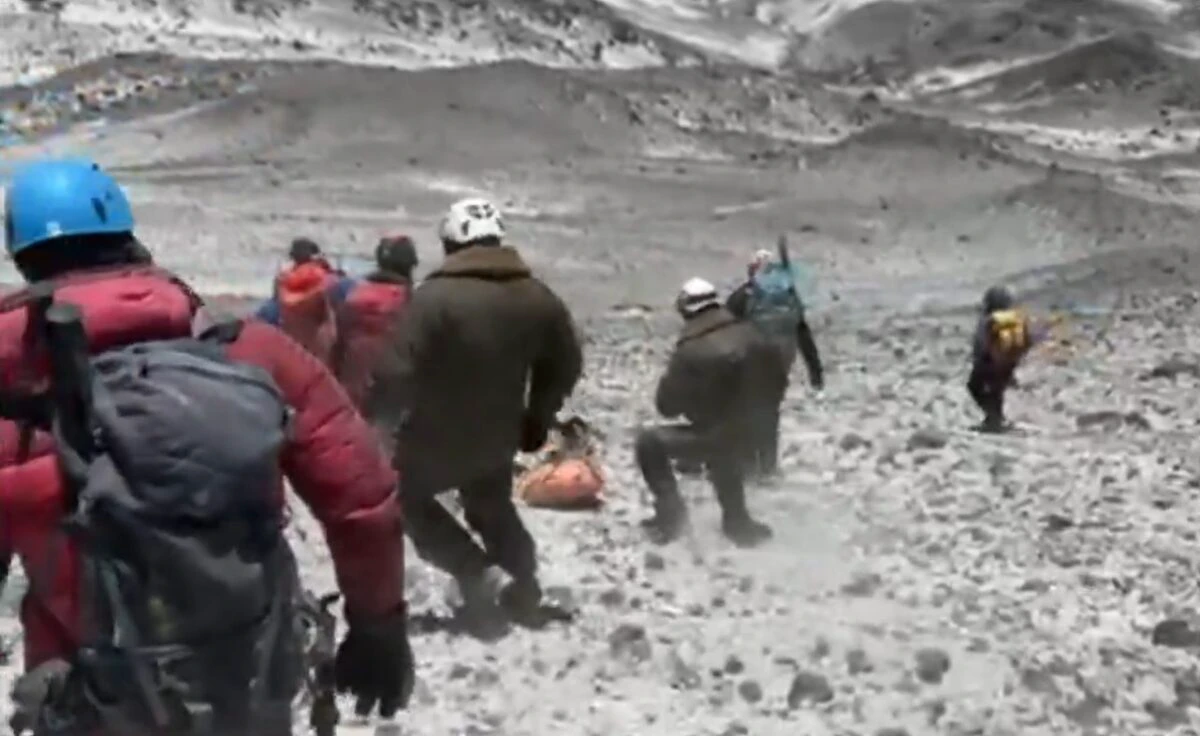 Un alpinist român a murit în timpul unei expediții pe un vulcan din Chile