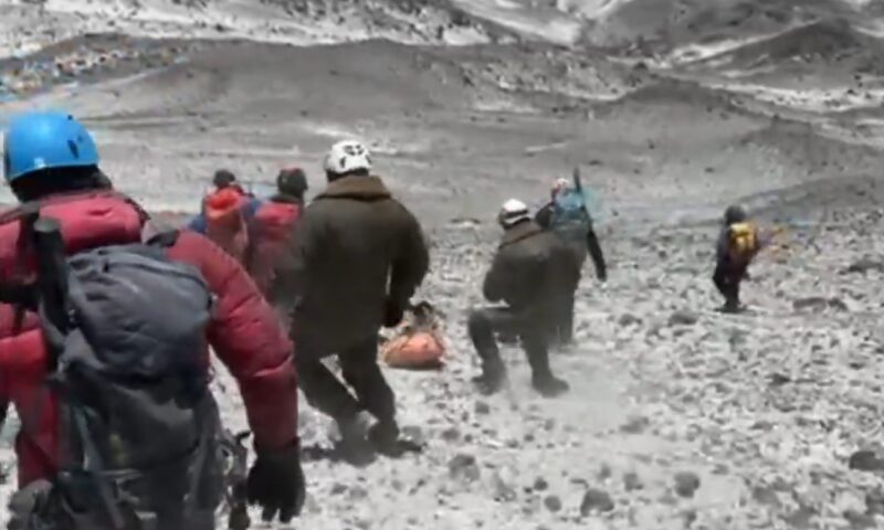 Un alpinist român a murit în timpul unei expediții pe un vulcan din Chile