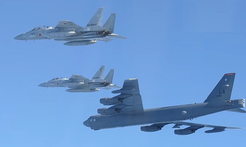 SUA și Japonia, zboruri demonstrative în Marea Japoniei, ca răspuns la provocările chineze