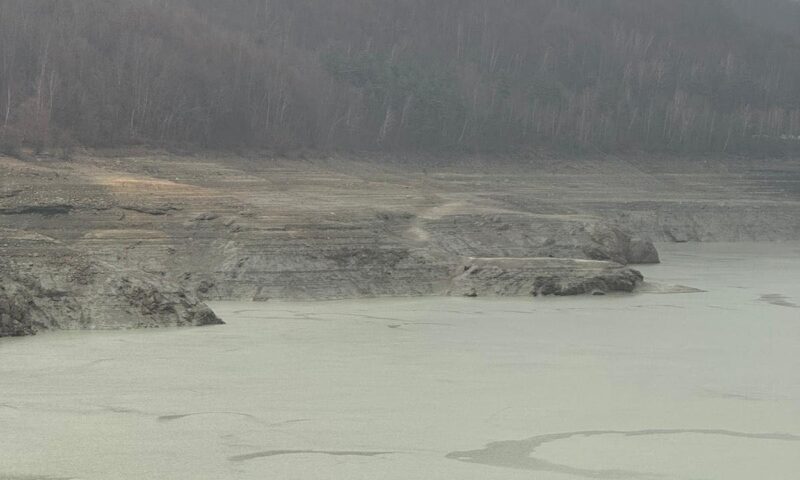 Criza apei potabile din Prahova. Ministra Mediului, Diana Buzoianu, a cerut să se furnizeze apă menajeră, ignorând pericolul unei