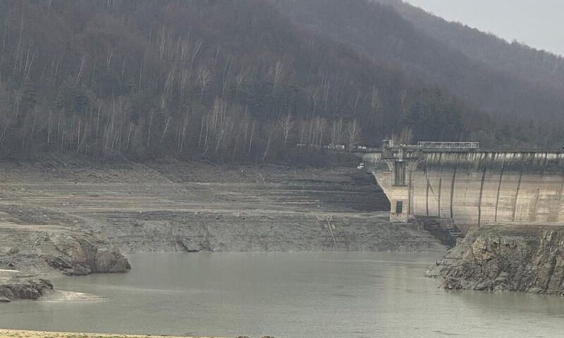 Lucrări de urgenţă la Bazinul de Apă Curată Voila, anunțate de Apele Române