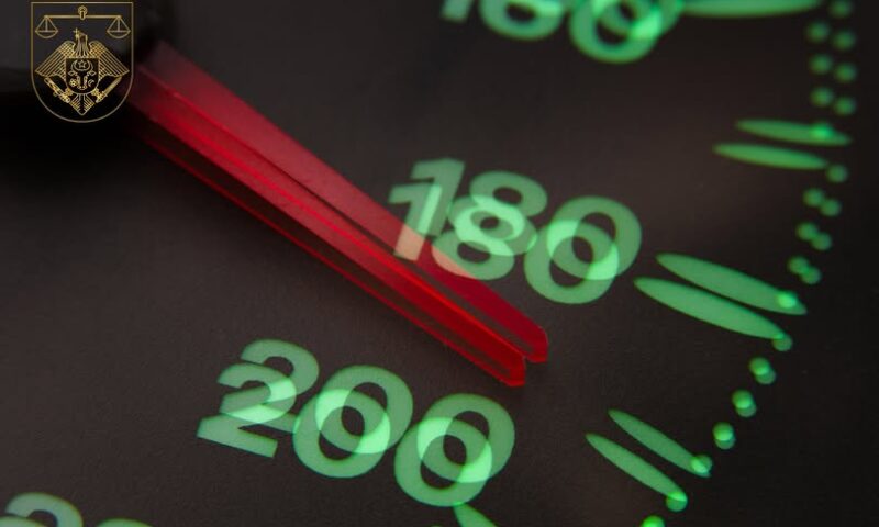 Un șofer prins în repetate rânduri beat la volan, condamnat la închisoare. Mașina i-a fost confiscată