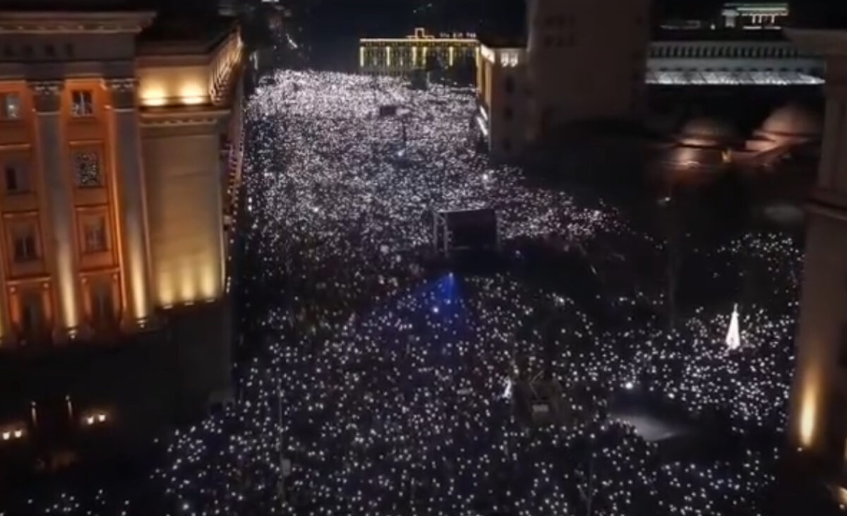 Bulgaria fierbe înainte de aderarea la euro. Mii de oameni au ieșit pe străzile din Sofia și au cerut demisia guvernului