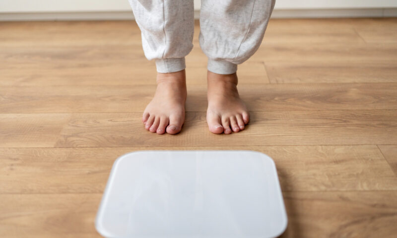 Obiceiul care îi expune pe copii la obezitate și depresie. Avertismentul cercetătorilor