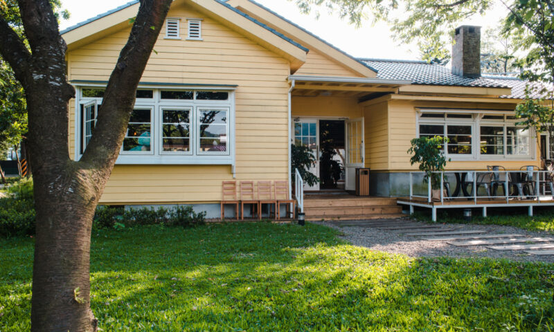 Cum îți protejezi locuința când pleci în vacanță