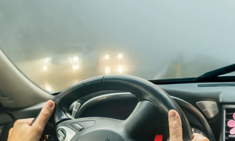 Ceața îngreunează traficul pe mai multe drumuri și autostrăzi. Cod galben de ceaţă în mai multe judeţe