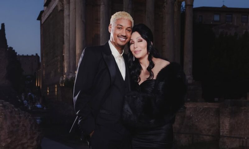 Cher ar putea ajunge din nou la altar. Vrea să se căsătorească cu iubitul ei mai tânăr cu 40 de ani