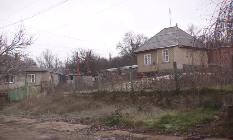 O mamă a trei copii ar fi una dintre victimele îngropate în gospodăria suspectului din Anenii Noi. Muncitor: Eu eram următorul