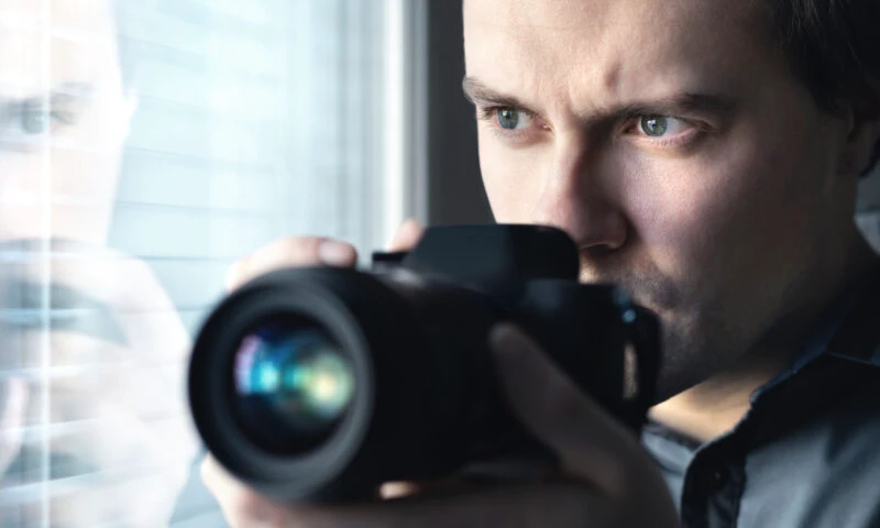 Infidelitate, custodie și afaceri riscante. Tot mai mulți români apelează la detectivi