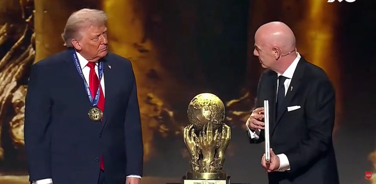 Donald Trump, distins cu Premiul FIFA pentru Pace la ceremonia tragerii la sorți a Cupei Mondiale