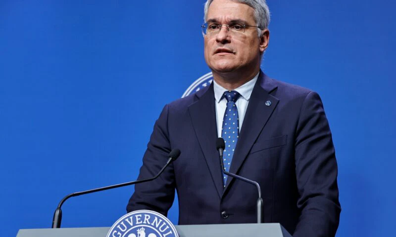 Firma înființată de Dragoș Pîslaru, contracte de 4,6 milioane de lei cu ministerul pe care îl conduce