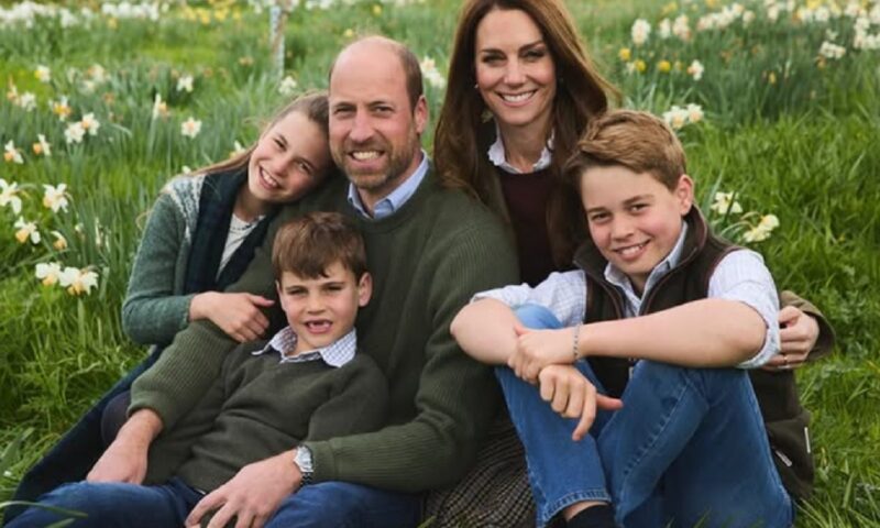 Fotografia de Crăciun a Ducilor de Cambridge a cucerit internetul. Moment inedit cu Prințul George și Prințesa Charlotte
