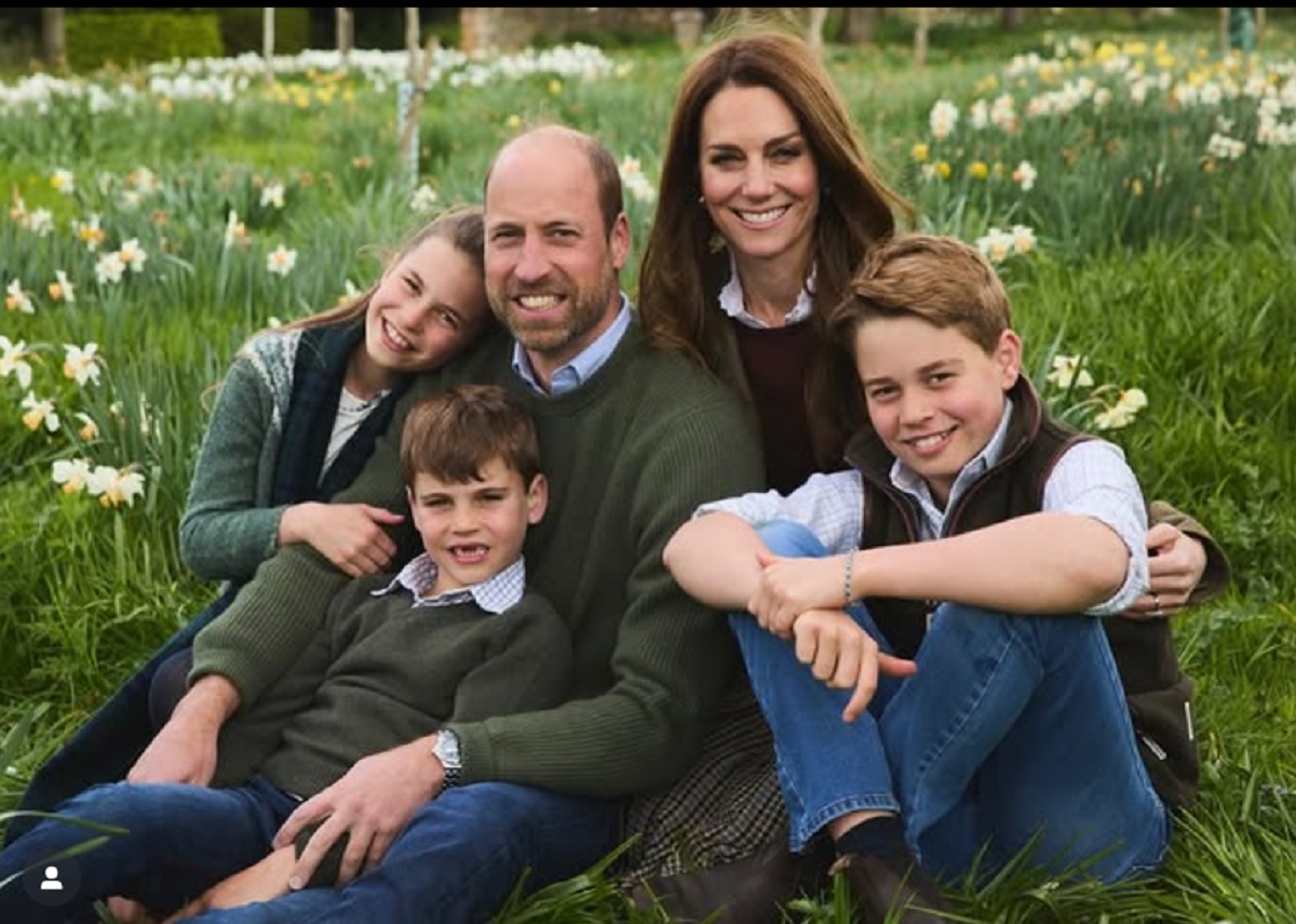 Fotografia de Crăciun a Ducilor de Cambridge a cucerit internetul. Moment inedit cu Prințul George și Prințesa Charlotte