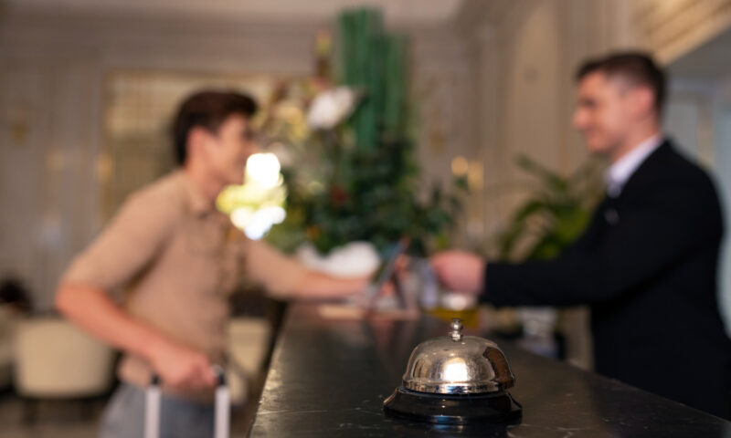 Zeci de hoteluri și pensiuni de pe Valea Prahovei, cu camere neocupate de Crăciun. Patronii, deschiși la negocieri 