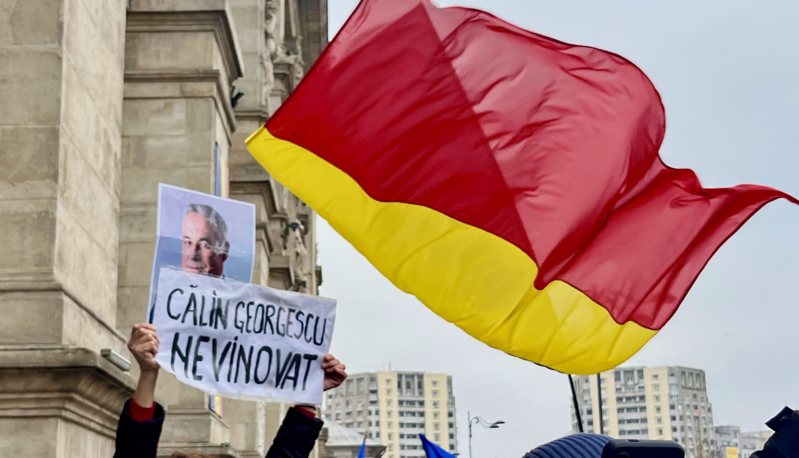 Pentru susținătorii lui Călin Georgescu, anularea alegerilor din decembrie 2024 este o rană deschisă, invocată obsesiv, strigată în sloganuri și scandări. (sursă foto: Arhiva EVZ)