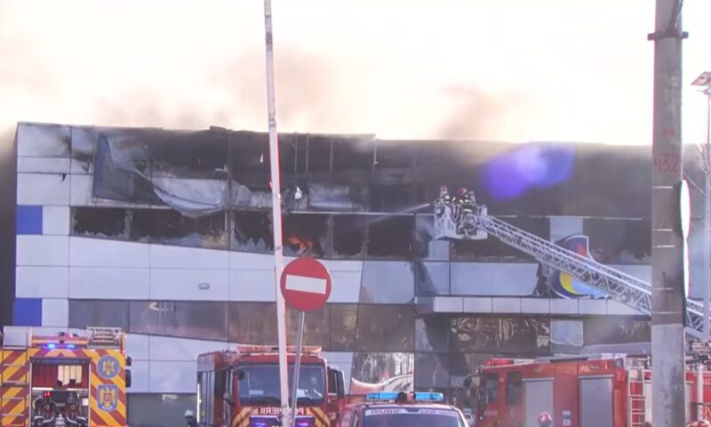 Incendiul din București. Norul de fum se deplasează spre est-sud-est, autoritățile monitorizează aerul