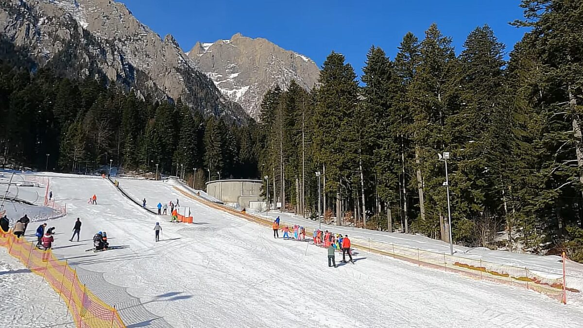Revelion sub cerul liber, la munte. Programul anunțat pentru pârtia Kalinderu