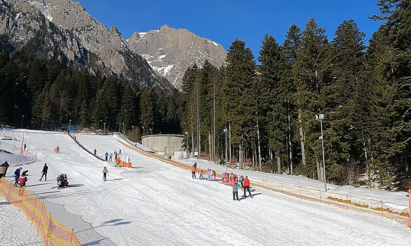 Revelion sub cerul liber, la munte. Programul anunțat pentru pârtia Kalinderu