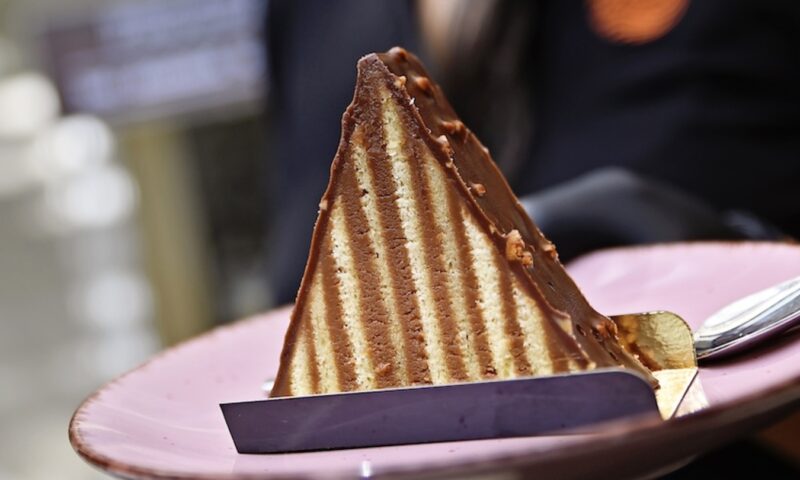 De la Zexe la Zelateria. Ana Consulea și laboratorul amintirilor dulci