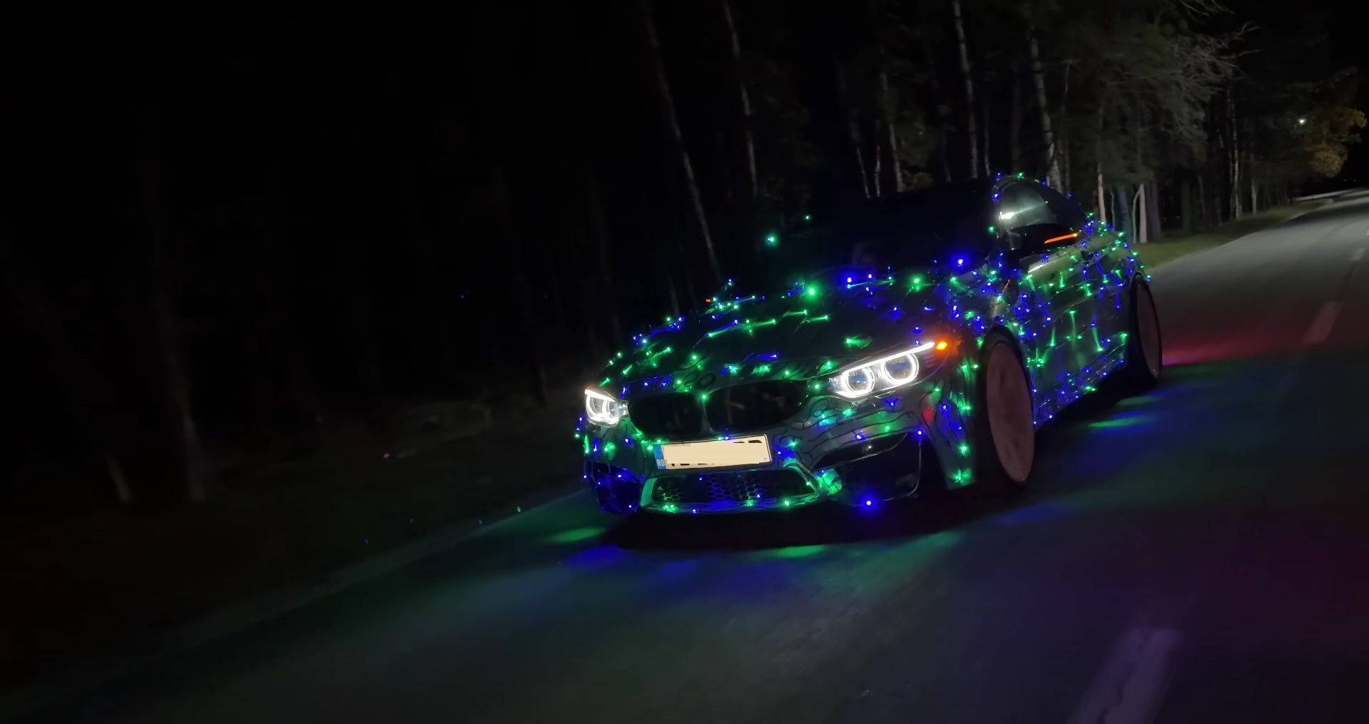 Mașină împodobită