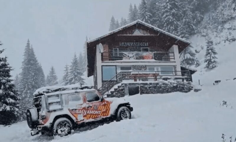 Operațiune contracronometru în Munții Făgăraș. Patru turiști din Republica Moldova, blocați la Refugiul Călțun în plin cod portocaliu de viscol. Video