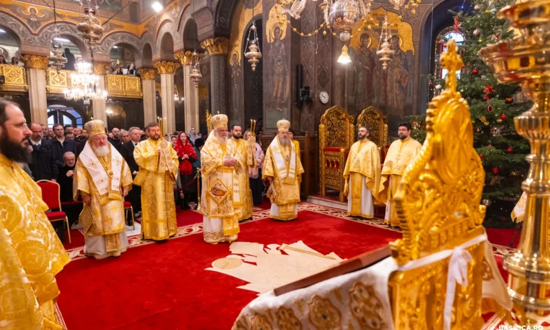 Patriarhul Daniel, la sărbătoarea Nașterii Domnului: „Să oferim lui Hristos aurul credinței și tămâia rugăciunii”
