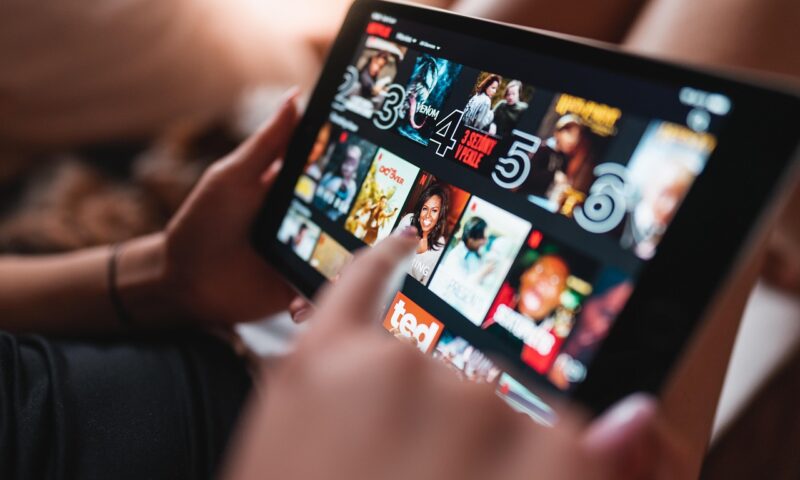 Film de Oscar pe Netflix. Dramă și umor într-o școală din anii ’70