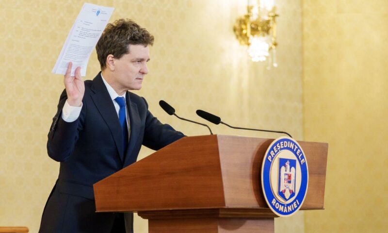 Nicușor Dan, de la Paris: Nu e momentul pentru revoluții și destabilizare în România