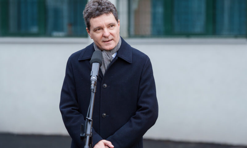 „Ultima fumigenă a imbecililor”. Adevărul despre diploma lui Nicușor Dan. Cum funcționa sistemul francez în anii '90