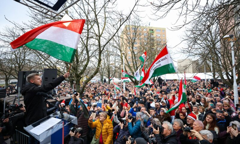 Protest masiv la Budapesta. Opoziția pro-europeană a cerut demisia lui Orban