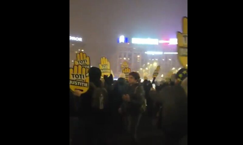 Contramanifestație, în paralel cu protestul din Piața Victoriei din București