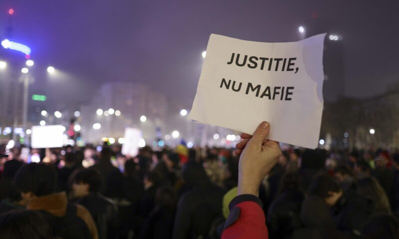 Protest la București. Oamenii cer demiteri în Justiţie: „Nicușoare, nu mai sta, apără justiția”