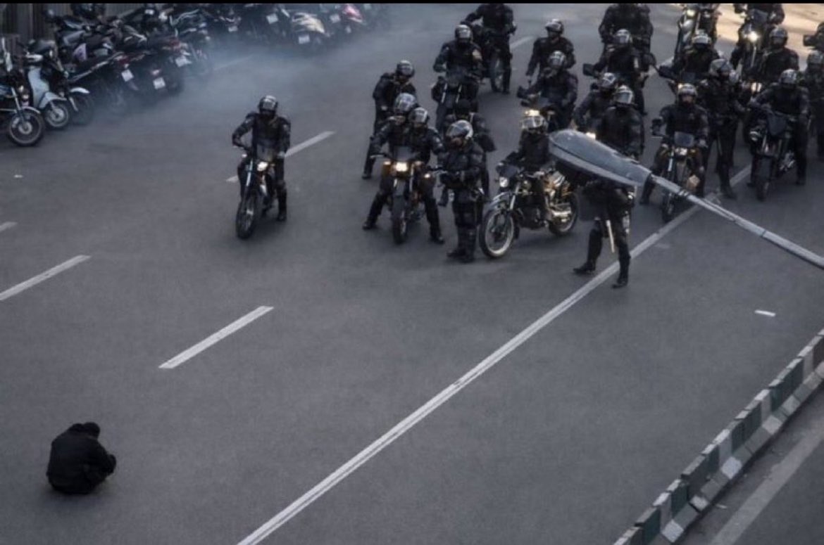 Proteste în Iran, după prăbușirea monedei naționale. Regimul acuză „dușmanii” și vorbește despre război psihologic