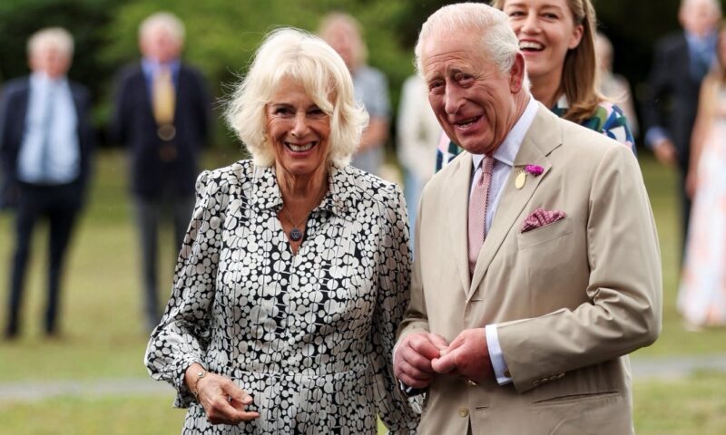 Mesaj simbolic ascuns în felicitarea de Crăciun prezentată de Regele Charles și Regina Camilla