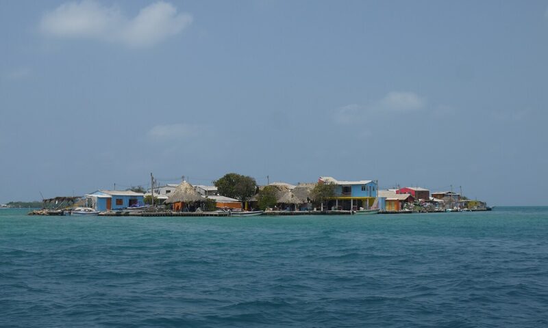 Cel mai înghesuit loc de pe Pământ: o insulă mică și o populație uriașă