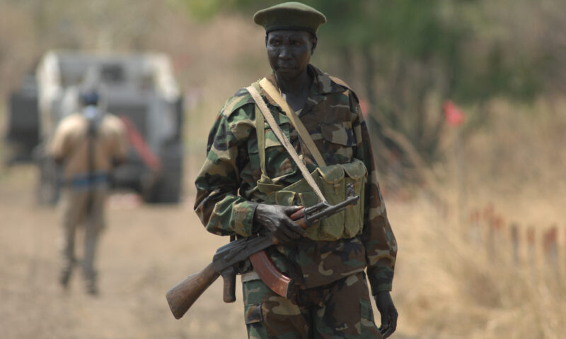 Atrocitățile din Sudan declanșează reacții dure. Patru comandanți, sancționați de Regatul Unit