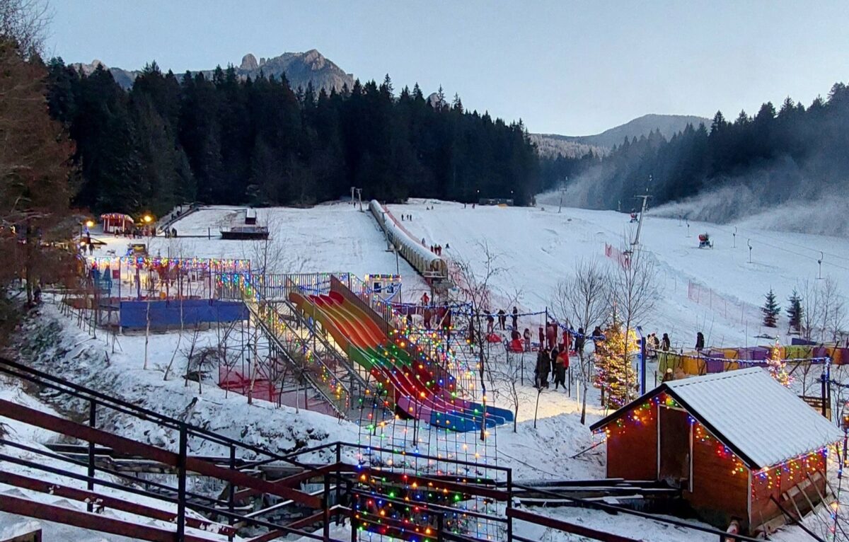 Pârtiile de schi și săniuș, deschise în stațiunea Durău. Recomandări pentru turiști