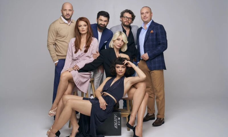 Teatrul Maidan, compania co-fondată de Cătălina Grama Ipate (Jojo), lansează „6 inimi, 3 greșeli”, un spectacol comic și provocator despre iubire