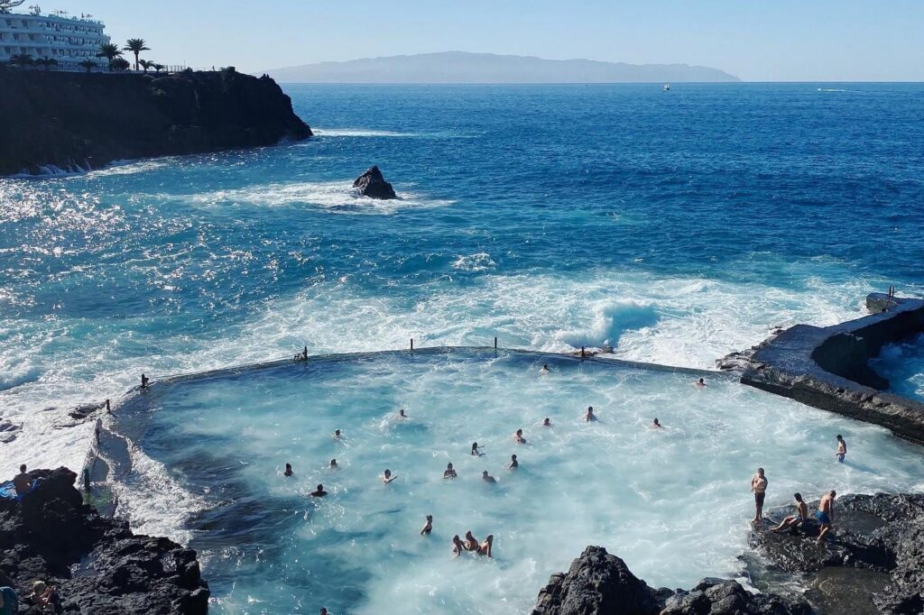 Doi români implicați în tragedia din Tenerife. MAE confrimă moartea unuia dintre ei