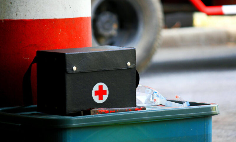 Ce trebuie să ai întotdeauna în trusa de urgență din casă